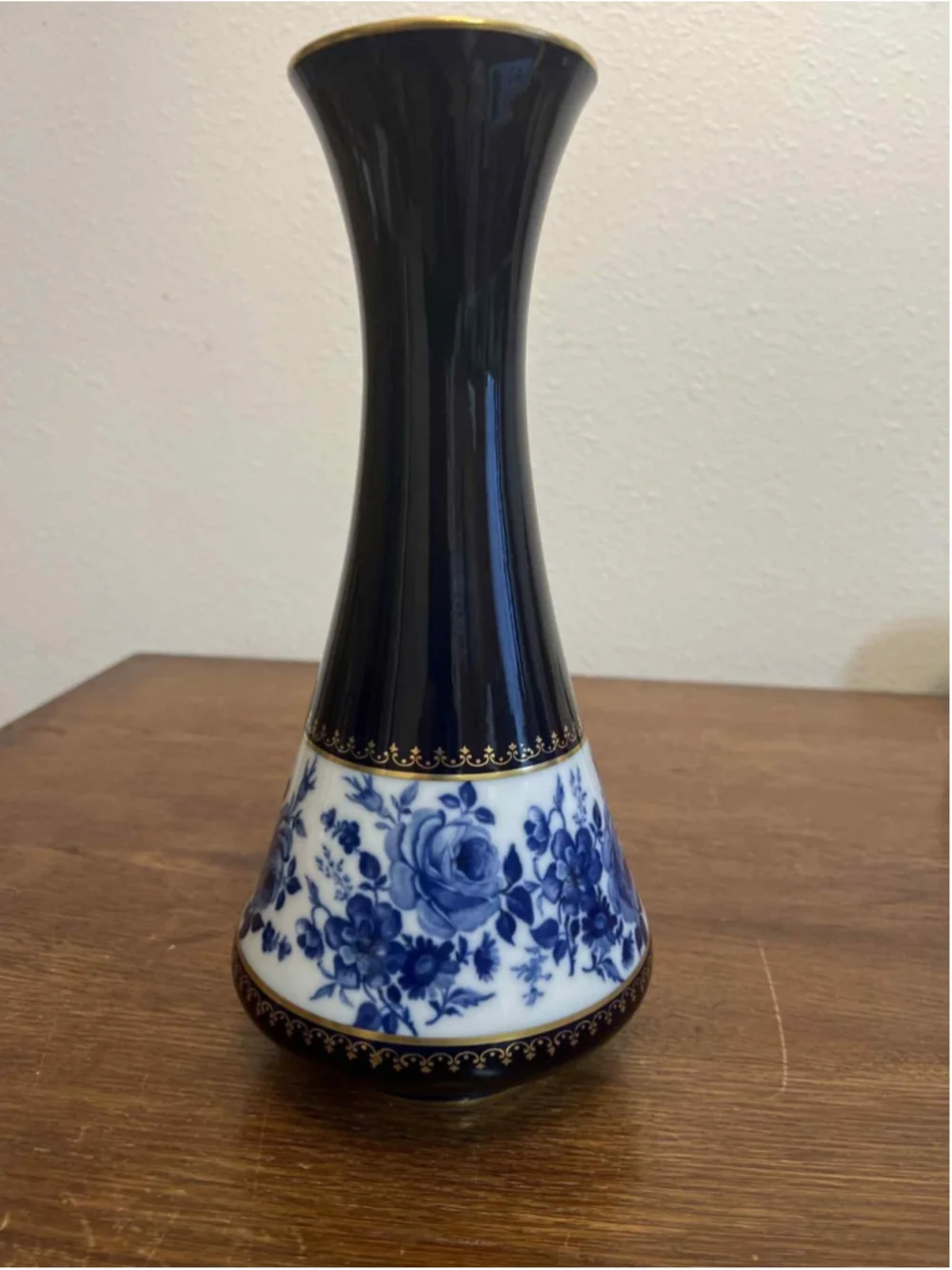 Royal Porzellan Bavaria KPM Vase Echt Cobalt Blue White Floral Gold Trim Germany
